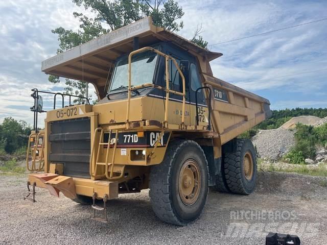 CAT 771D Дъмпери/моторни превозни средства