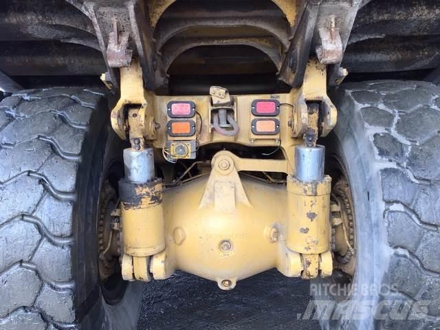 CAT 775B Дъмпери/моторни превозни средства