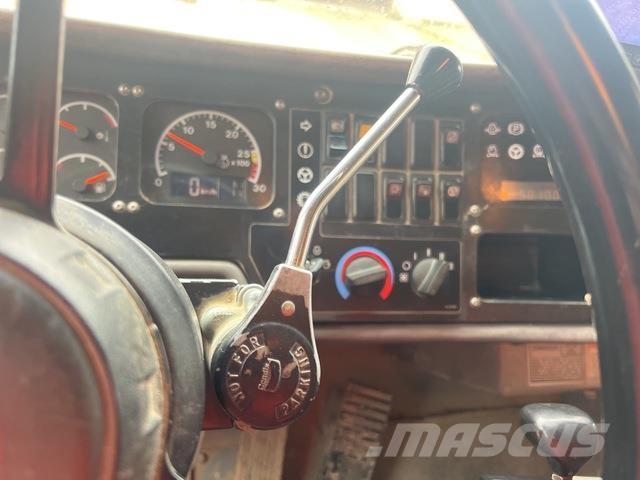 CAT 775D Дъмпери/моторни превозни средства