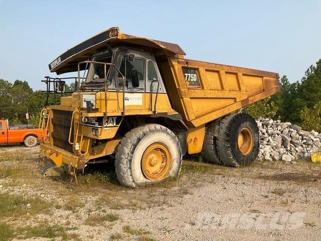 CAT 775D Дъмпери/моторни превозни средства