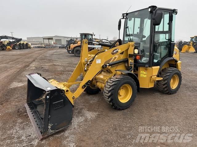 CAT 903D Колесни товарачи