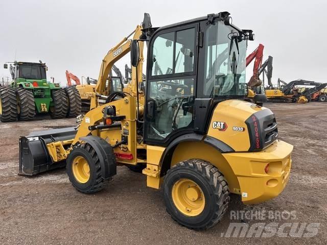 CAT 903D Колесни товарачи