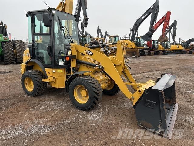 CAT 903D Колесни товарачи