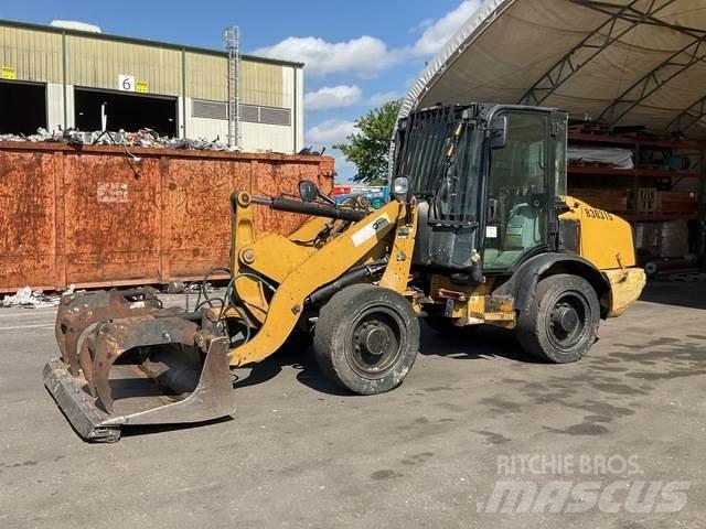 CAT 906H Колесни товарачи