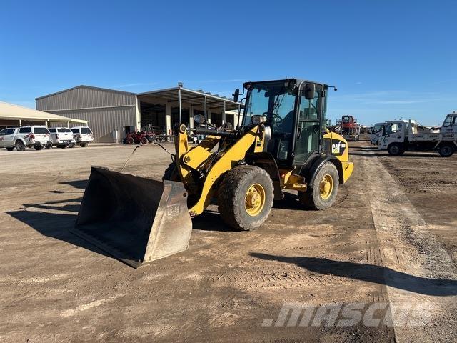 CAT 906H Колесни товарачи