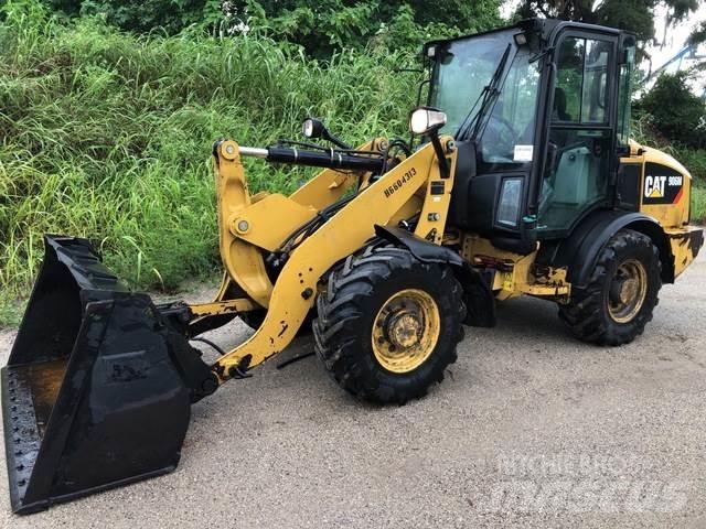 CAT 906M Колесни товарачи