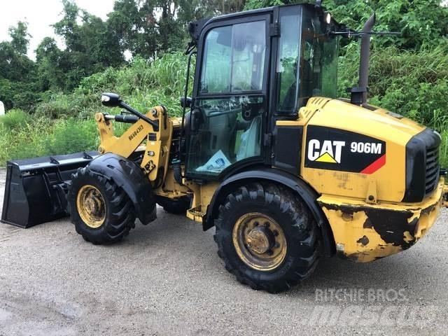 CAT 906M Колесни товарачи