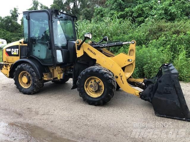 CAT 906M Колесни товарачи