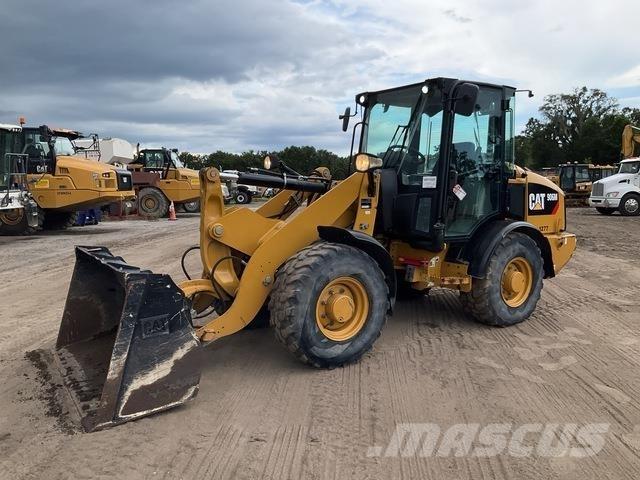 CAT 906M Колесни товарачи