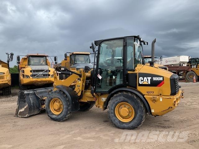 CAT 906M Колесни товарачи