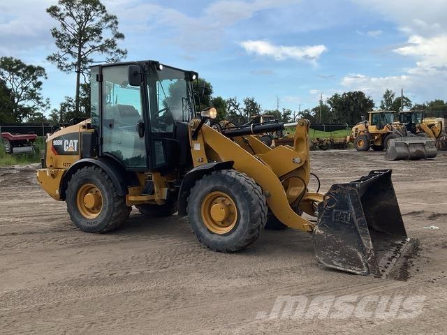 CAT 906M Колесни товарачи