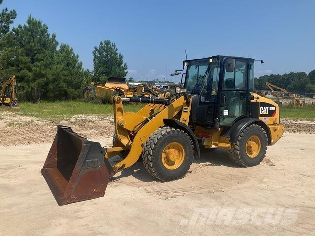CAT 906M Колесни товарачи