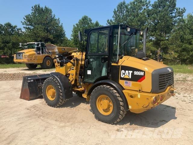CAT 906M Колесни товарачи