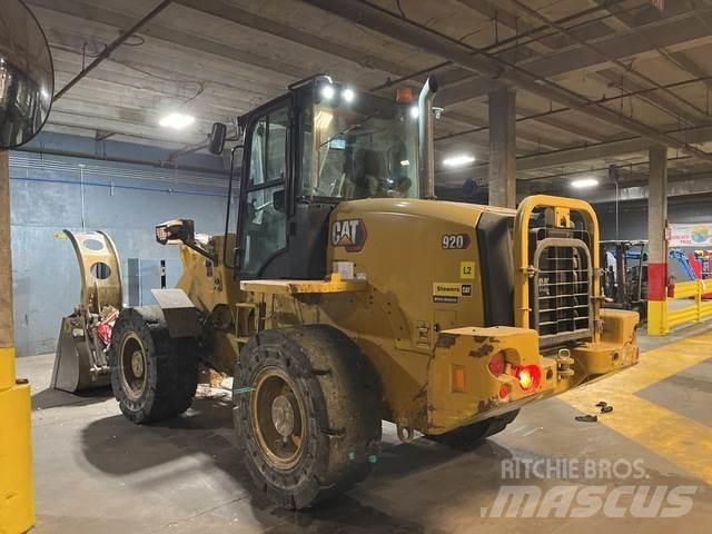 CAT 920 Колесни товарачи