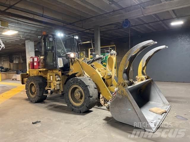 CAT 920 Колесни товарачи
