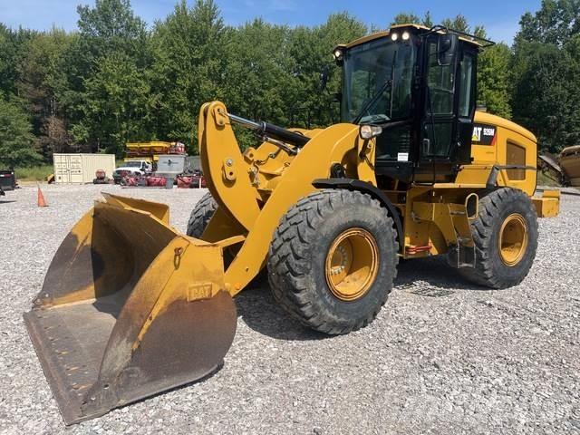 CAT 926M Колесни товарачи