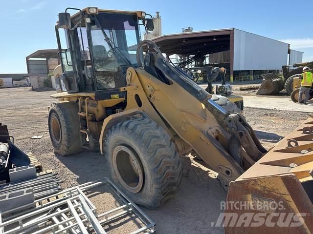 CAT 930G Колесни товарачи