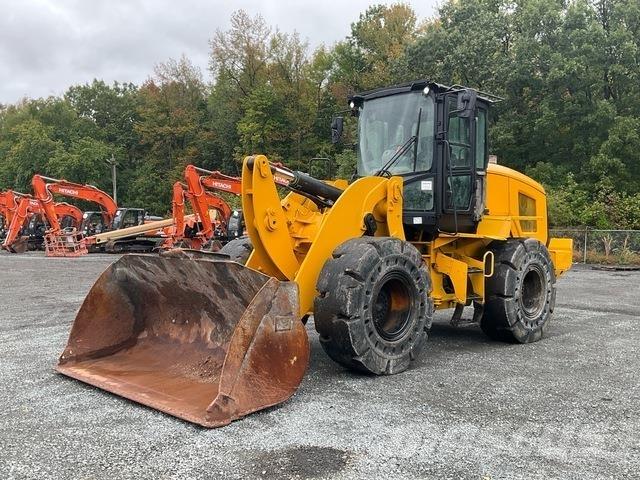 CAT 930M Колесни товарачи