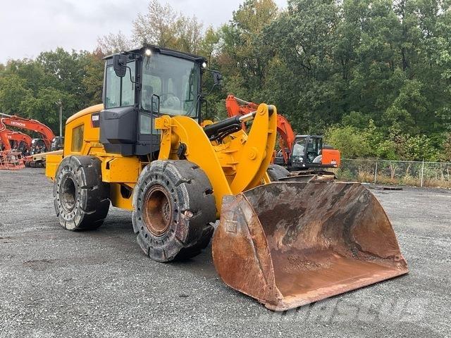 CAT 930M Колесни товарачи