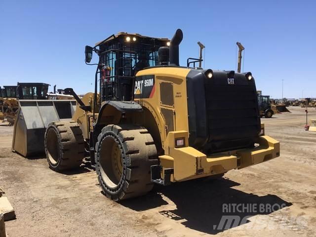 CAT 950M Колесни товарачи