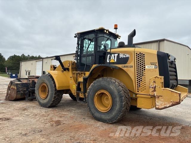 CAT 962M Колесни товарачи