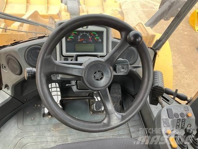 CAT 966L Колесни товарачи