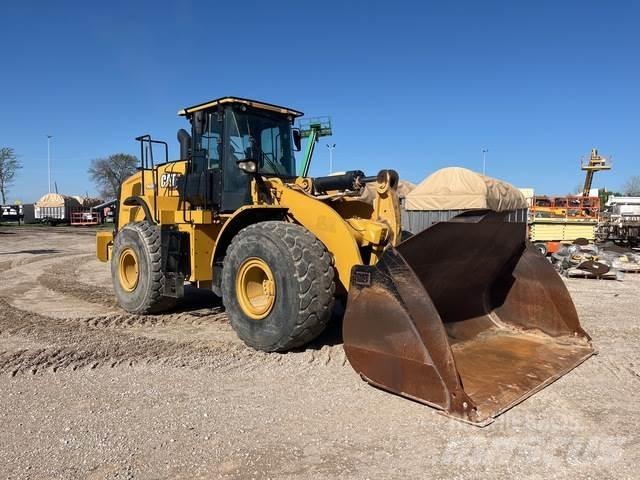 CAT 966M Колесни товарачи