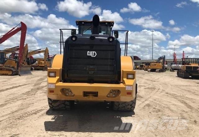 CAT 972 Колесни товарачи