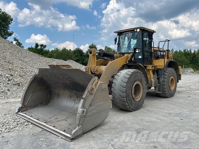 CAT 972M Колесни товарачи