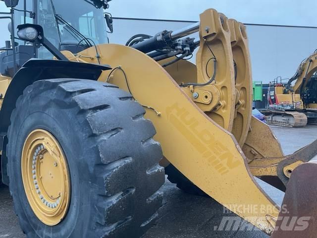 CAT 982M Колесни товарачи