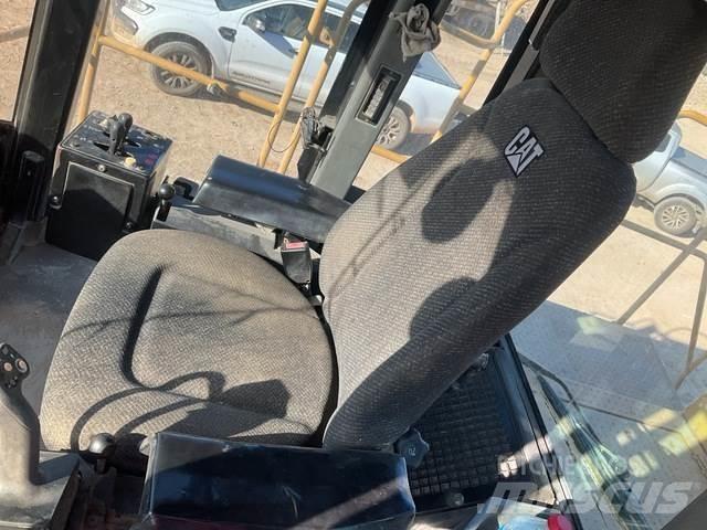 CAT 988G Колесни товарачи