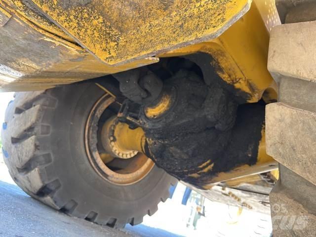 CAT 988G Колесни товарачи