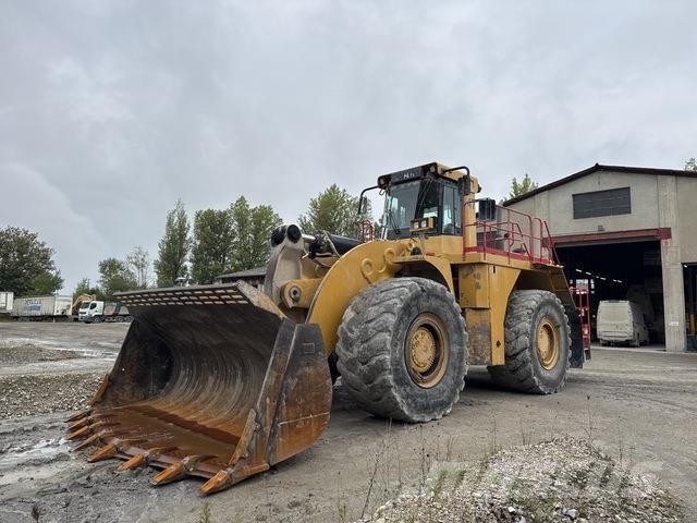 CAT 990 Колесни товарачи