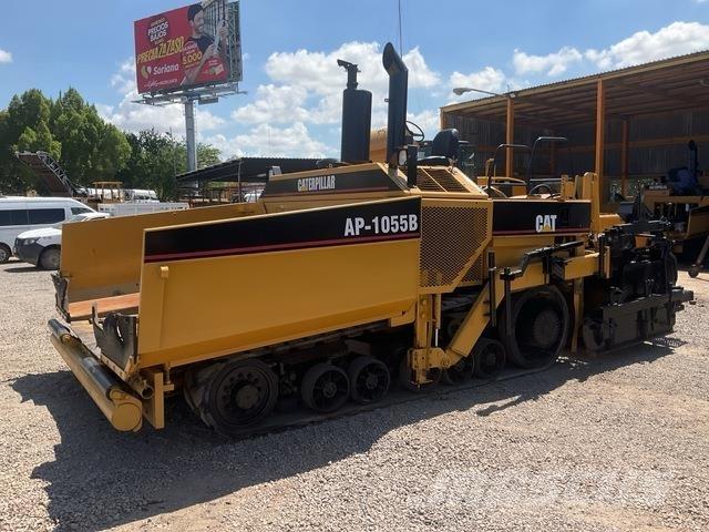 CAT AP-1055B Машини за асфалт