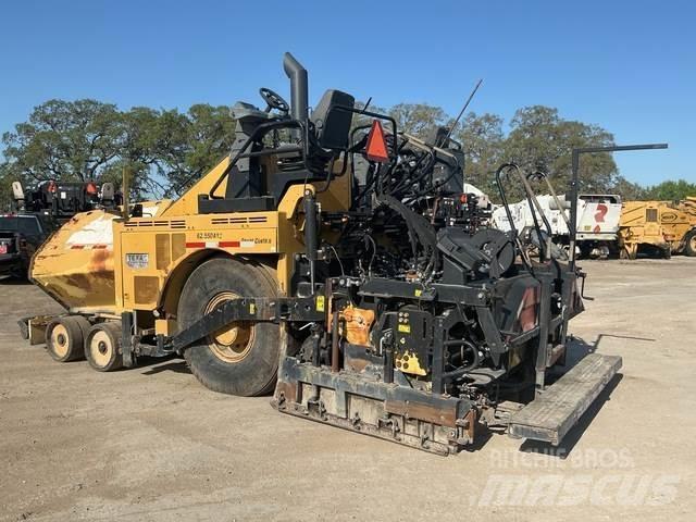 CAT AP1000F Машини за асфалт