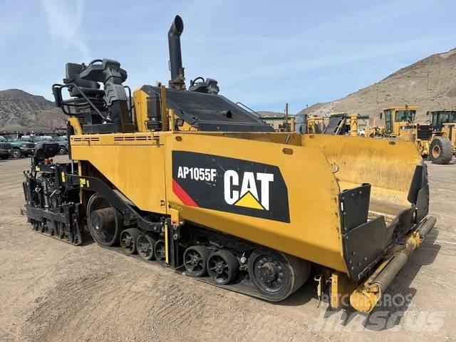 CAT AP1055F Машини за асфалт