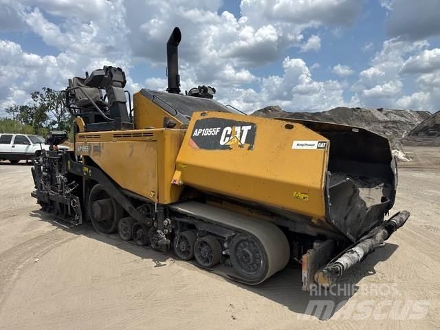 CAT AP1055F Машини за асфалт
