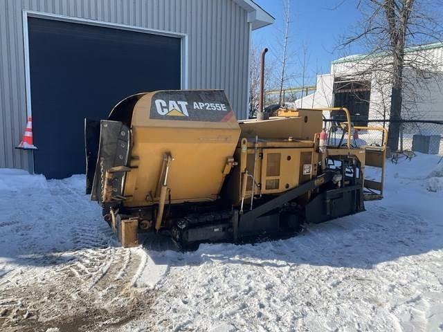 CAT AP255E Машини за асфалт