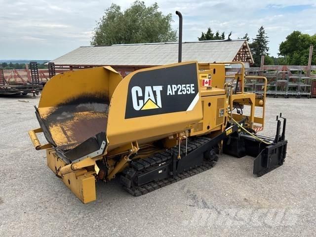 CAT AP255E Машини за асфалт