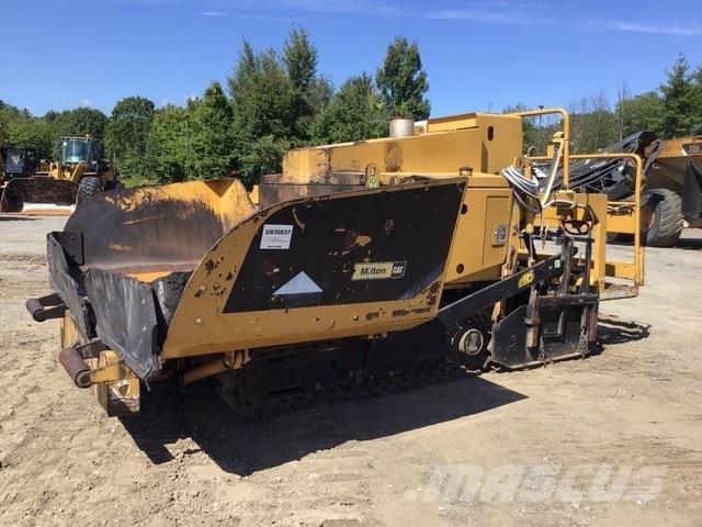 CAT AP255E Машини за асфалт