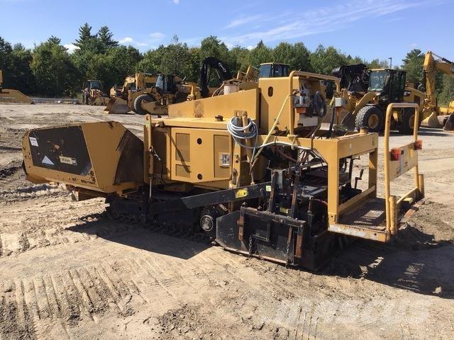 CAT AP255E Машини за асфалт
