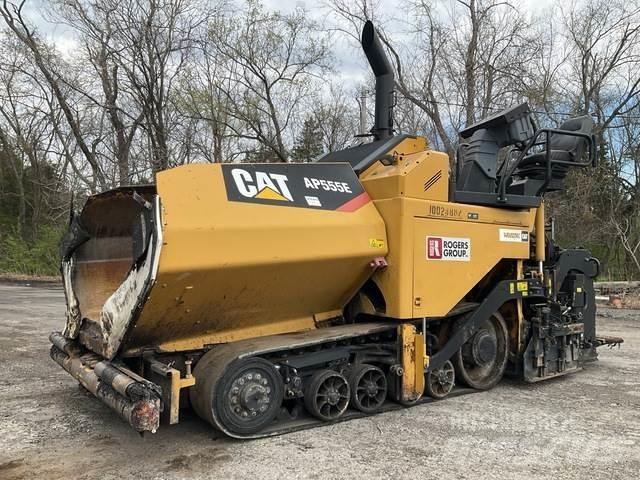 CAT AP555E Машини за асфалт