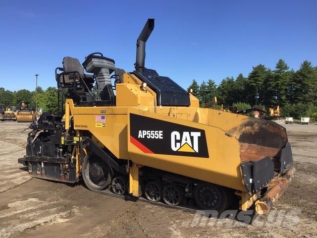 CAT AP555E Машини за асфалт