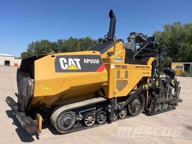 CAT AP555F Машини за асфалт