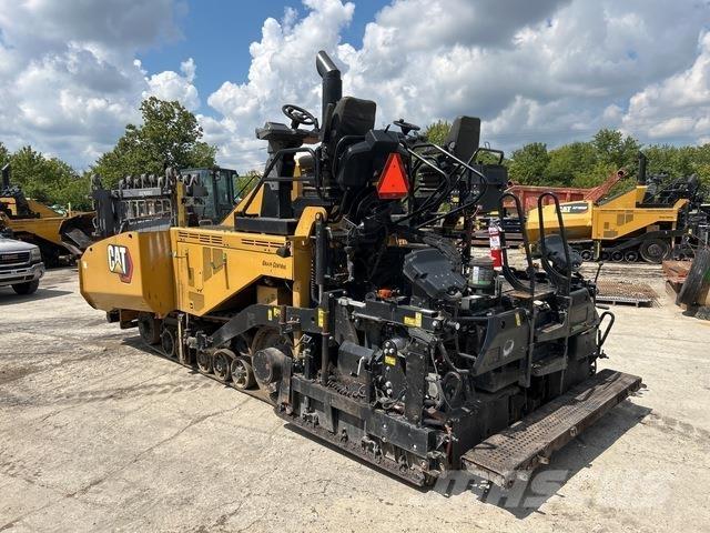 CAT AP655F Машини за асфалт