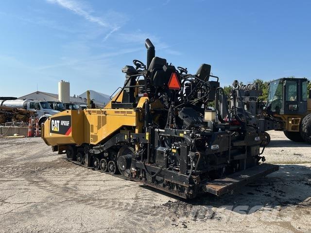 CAT AP655F Машини за асфалт