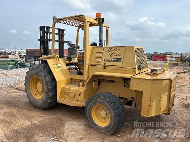CAT C0610106 Камиони за херавни местности