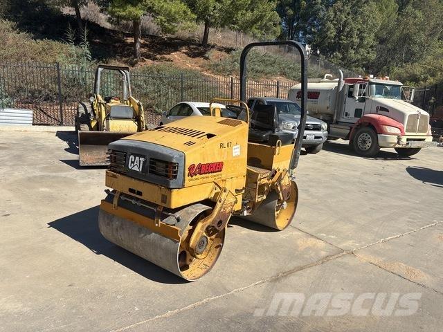 CAT CB224C Двойни барабанни ролки
