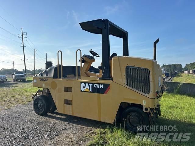 CAT CW14 Пневматични гумени  ролки
