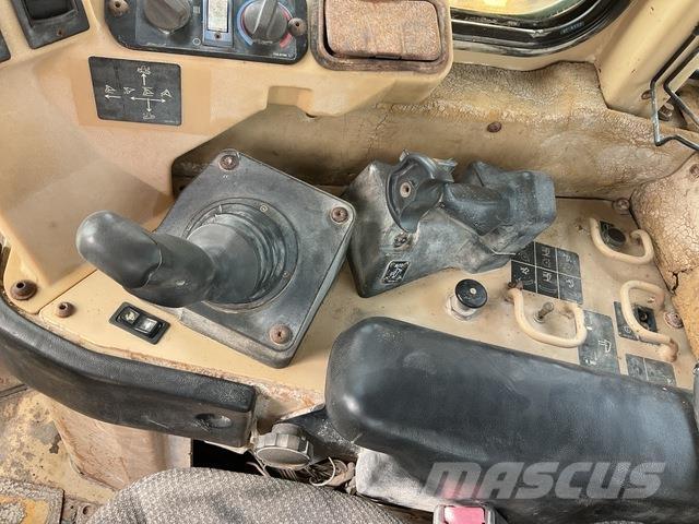 CAT D10R Верижни булдозери
